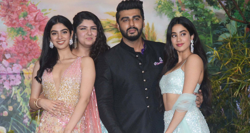 Arjun Kapoor with Jhanvi and Khushi kapoor, Anshula Kapoor