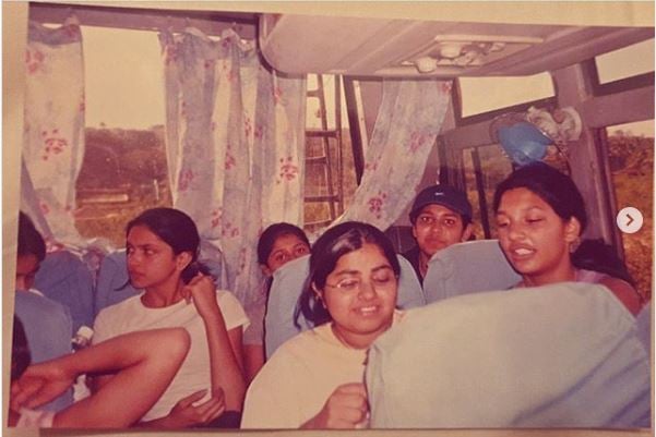 Deepika Padukone childhood picture with her badminton team