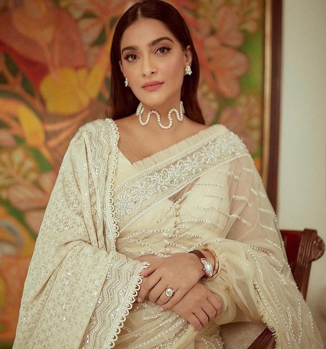 Style File: Sonam Kapoor Continues Being A Festive Delight In A Off- White  Pearl Saree! - Woman's era