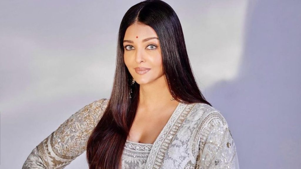 Apsara Of Bollywood' Aishwarya Rai Looks Sizzling In Her Recent Pictures,  Checkout Fans Reaction! - Woman's era