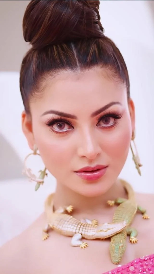 urvashi rautela's chipkali jewellery