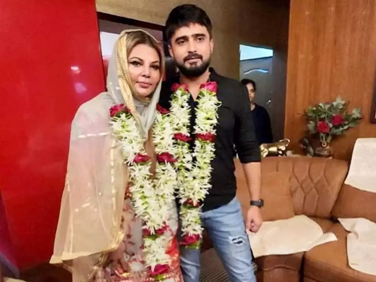 Rakhi Sawant Dons A 'Laal Shaadi Ka Joda' As She Celebrates Her Divorce From Adil Khan!