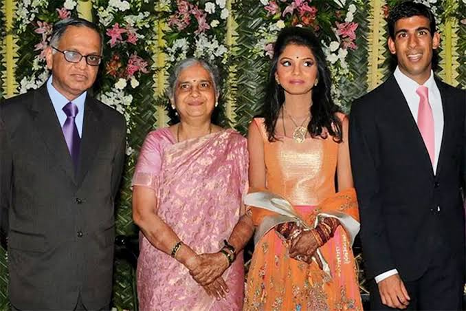 Infosys Founder Narayana Murthy And Wife Sudha Murthy Donate Gold Items Worth Rs. 1.50 Crore To Temple!