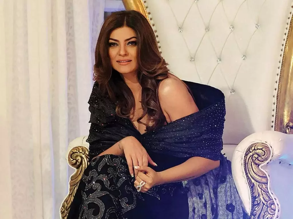 Sushmita Sen's Swollen Face At An Event Worries Fans; User Labels It 'Cushing Syndrome'