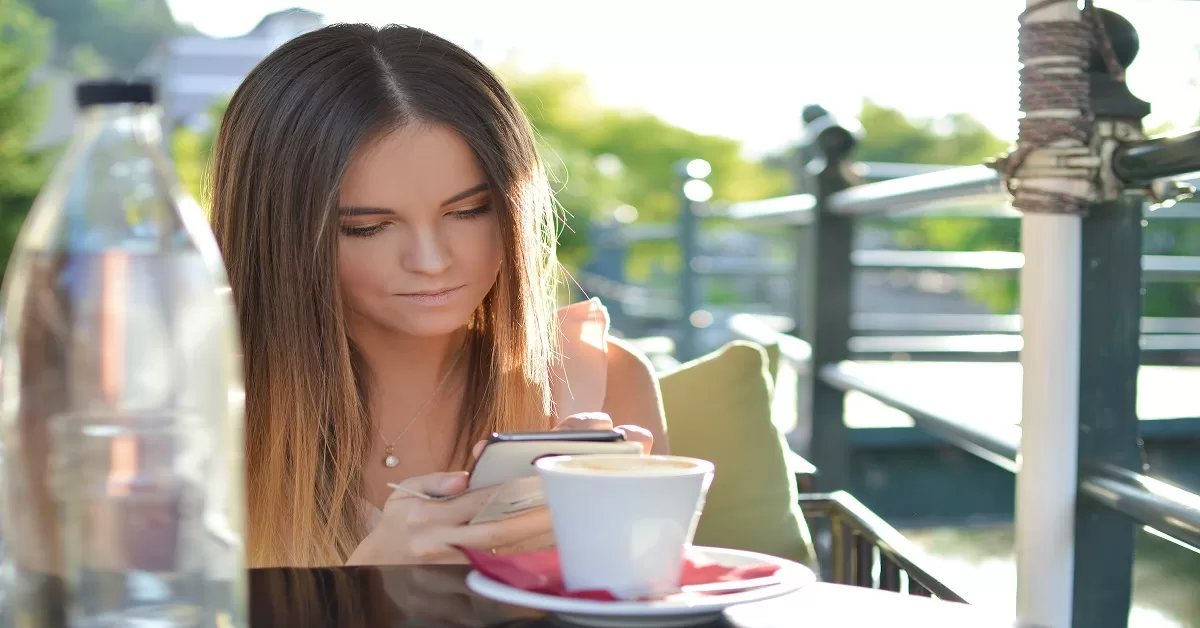 woman panics as there is no WiFi