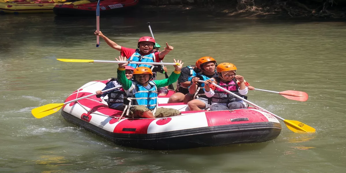 People river rafting