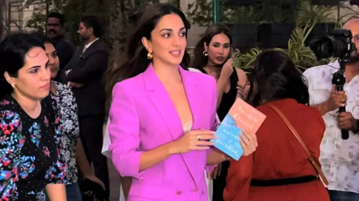 Kiara Advani Radiates Elegance in Pink Power Suit at Twinkle Khanna's Book Launch!