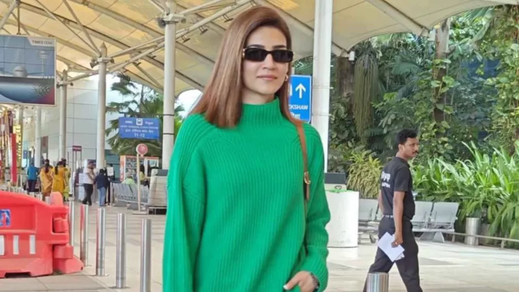 Kriti Sanon Stuns at Mumbai Airport with Effortless Winter Fashion, Setting New Style Standards!