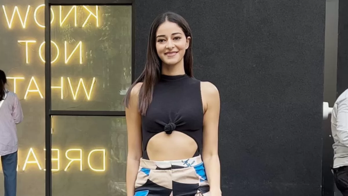 Ananya Panday Turns Heads in City Stroll with Chic Color-Blocked Skirt and Stylish Black Bodysuit – Unveiling Her Effortless Fashion Sense!