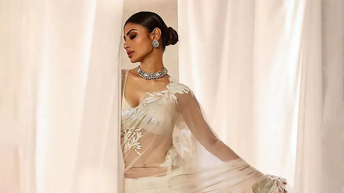 From Mouni Roy To Kajol: Designer Rohit Bal's Mesmerizing Bridal Magic:!