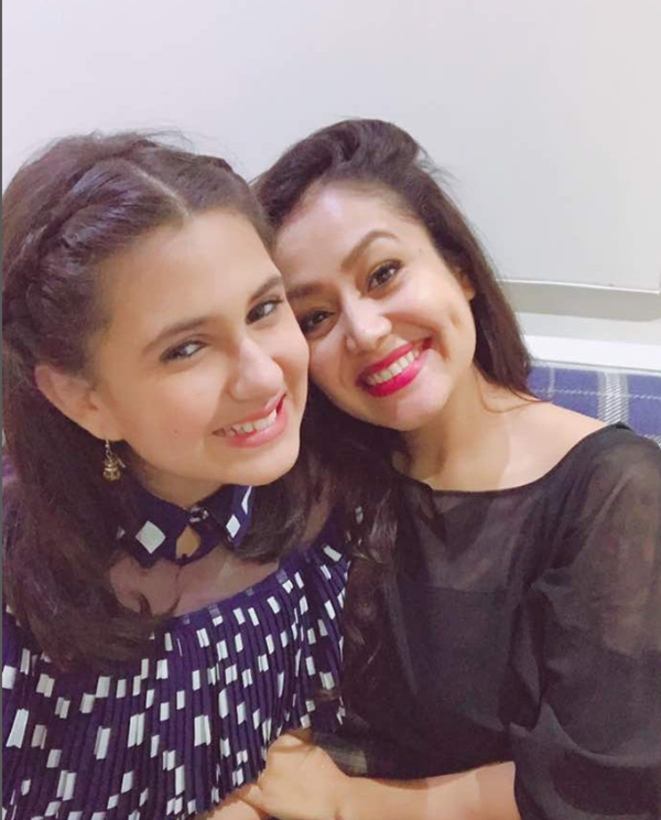 Suhani with Neha Kakkar (Image: instagram.com/bhatnagarsuhani)
