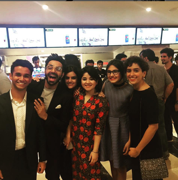 Suhani with Team Dangal (Image: instagram.com/bhatnagarsuhani)