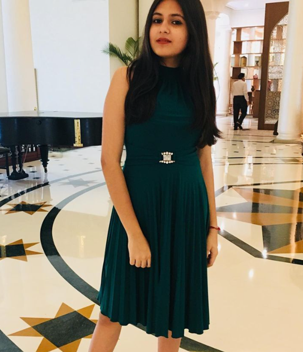 Suhani looks gorgeous (Image: instagram.com/bhatnagarsuhani)