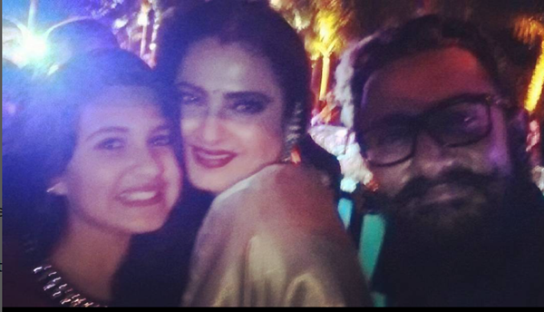 Suhani with Rekha and Aamir Khan (Image: instagram.com/bhatnagarsuhani)