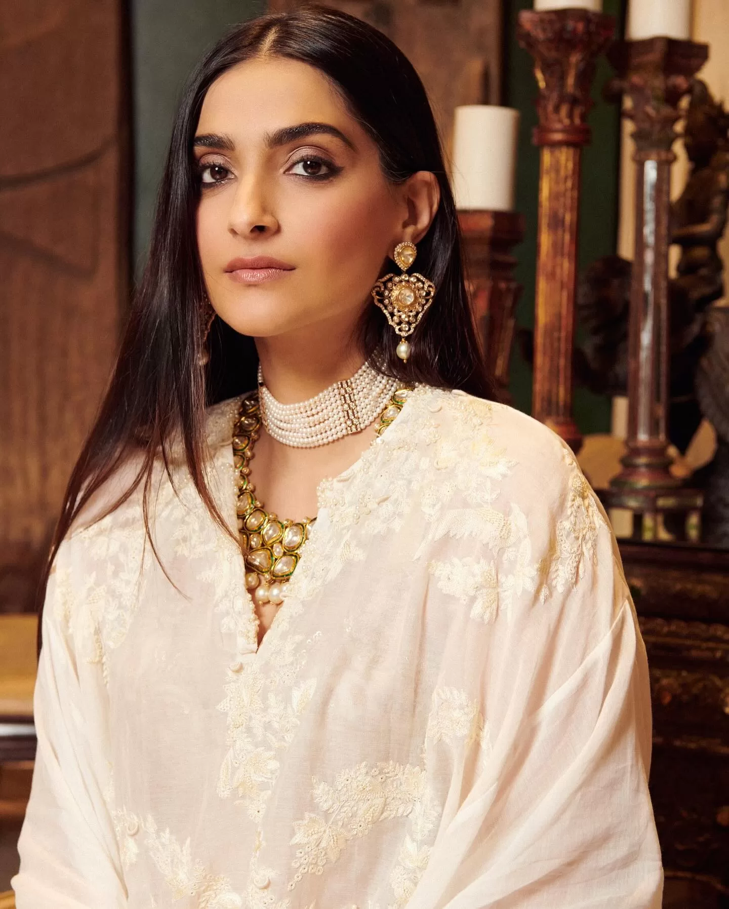  Sonam Kapoor's Enchanting All-White Ensemble Breaks the Internet: Anamika Khanna's Creation and Dazzling Accessories