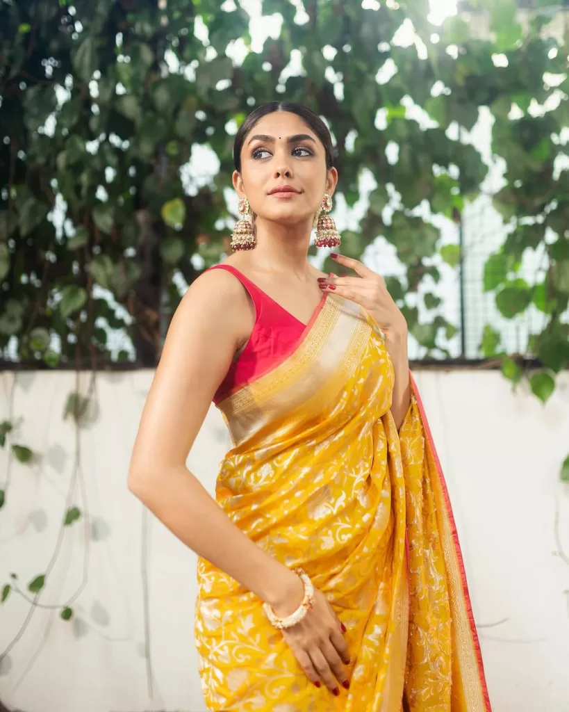 Mrunal Thakur Shines in Ladoo Peela: A Banarasi Silk Spectacle for the Celebration Season!