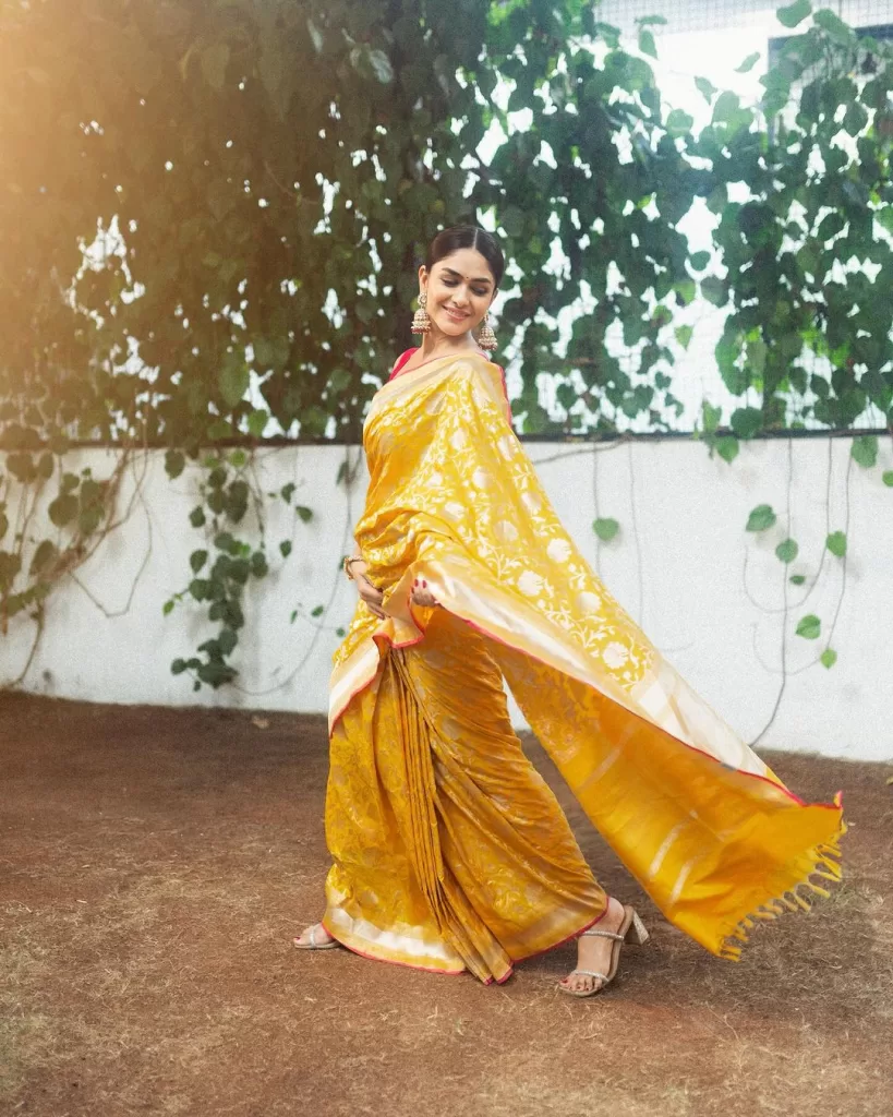 Mrunal Thakur Shines in Ladoo Peela: A Banarasi Silk Spectacle for the Celebration Season!