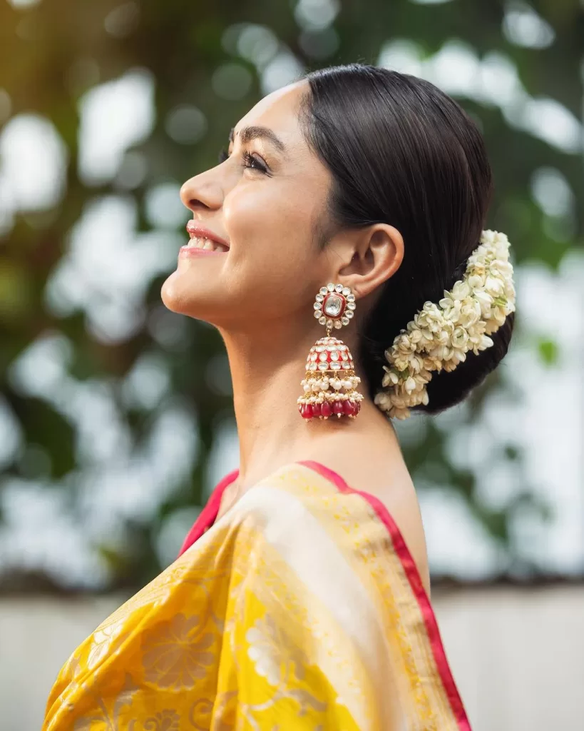 Mrunal Thakur Shines in Ladoo Peela: A Banarasi Silk Spectacle for the Celebration Season!