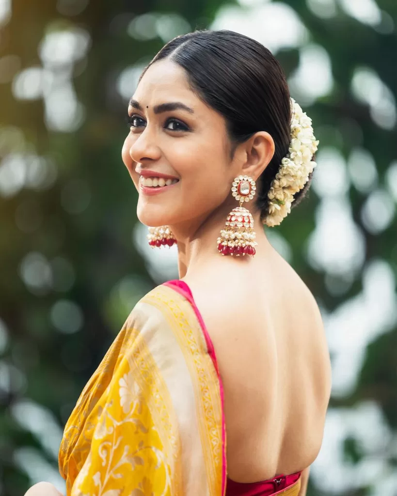 Mrunal Thakur Shines in Ladoo Peela: A Banarasi Silk Spectacle for the Celebration Season!