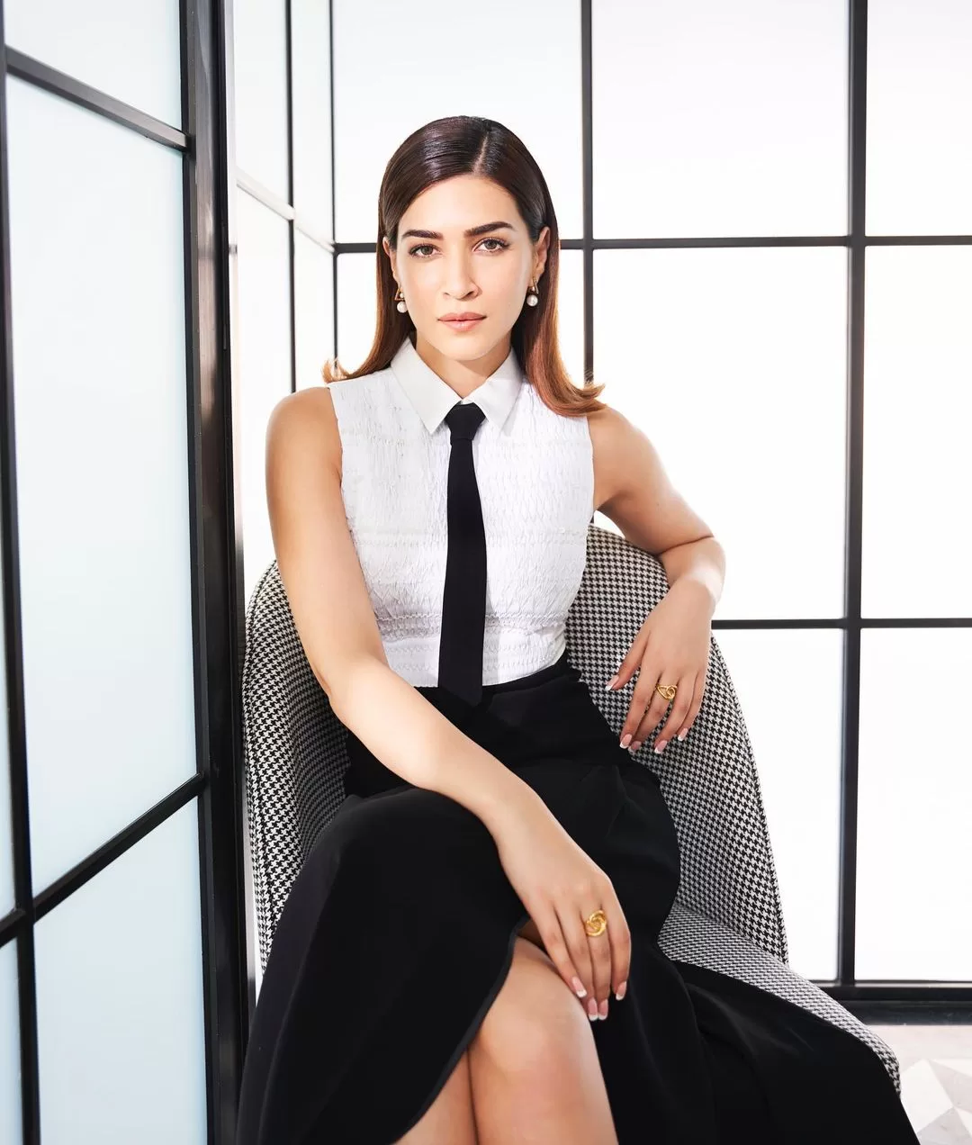 Kriti Sanon's Dhamakedar Avatar: Black & White Swag, Desi Queen Style!