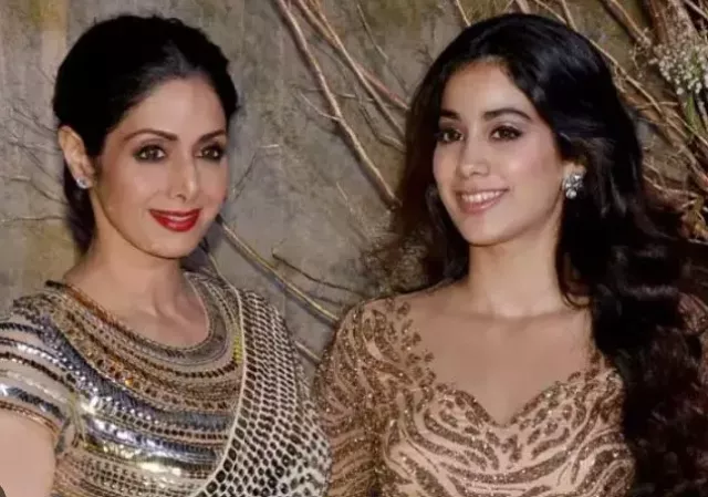 Janhvi kapoor with mom sridevi