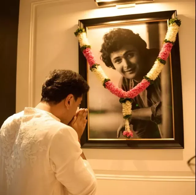 Ranbir honours father late Rishi Kapoor