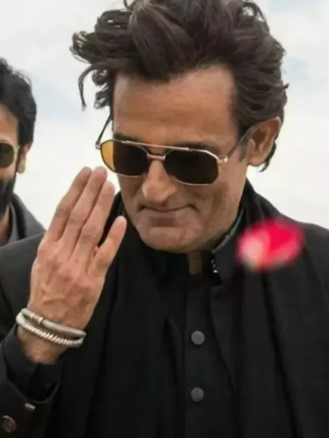 Akshaye Khanna as Rehman Dakait