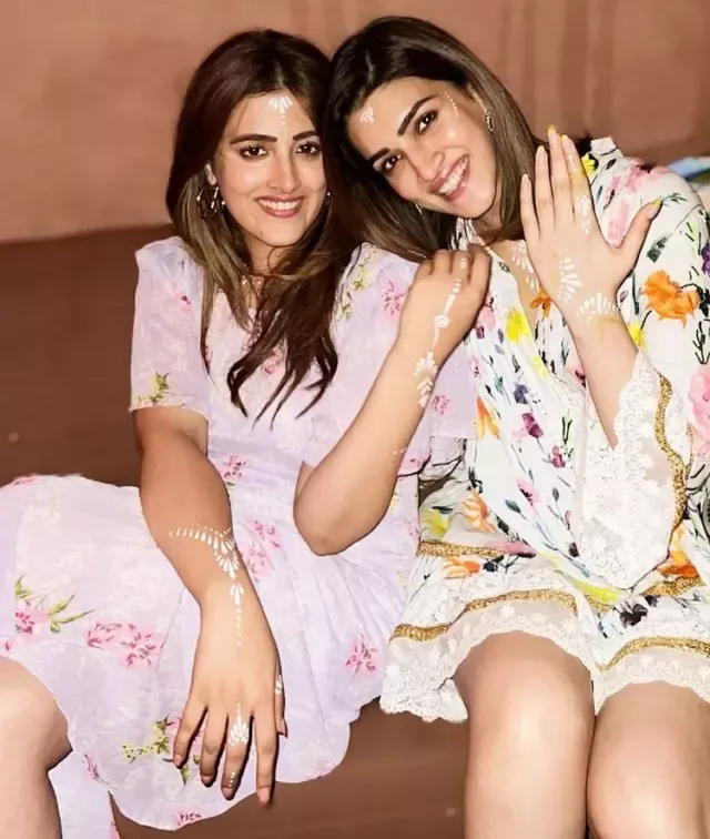 Kriti Sanon and her sister Nupur Sanon